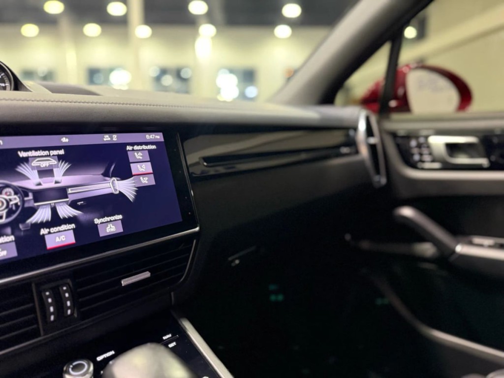 2021 Porsche Cayenne Image 26