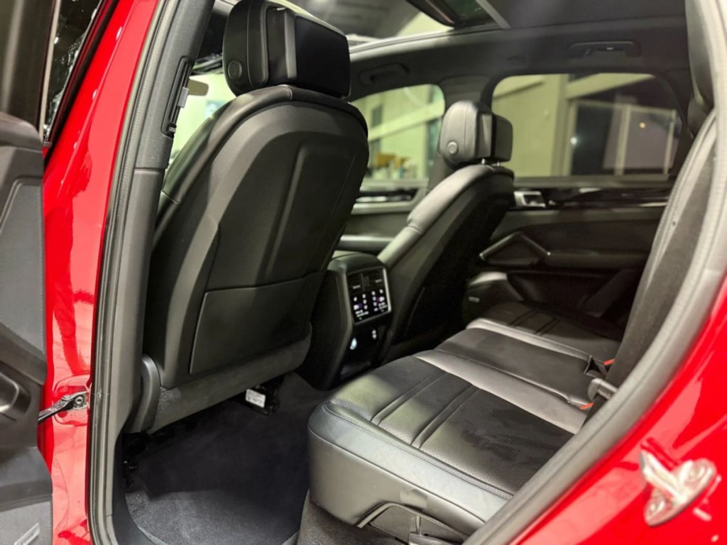 2021 Porsche Cayenne Image 32