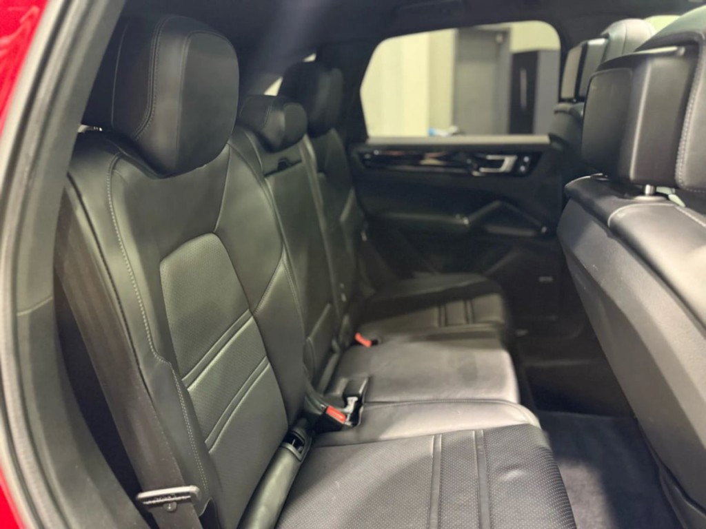 2021 Porsche Cayenne Image 40
