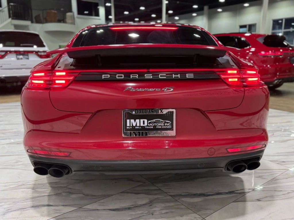 2018 Porsche Panamera Image 4