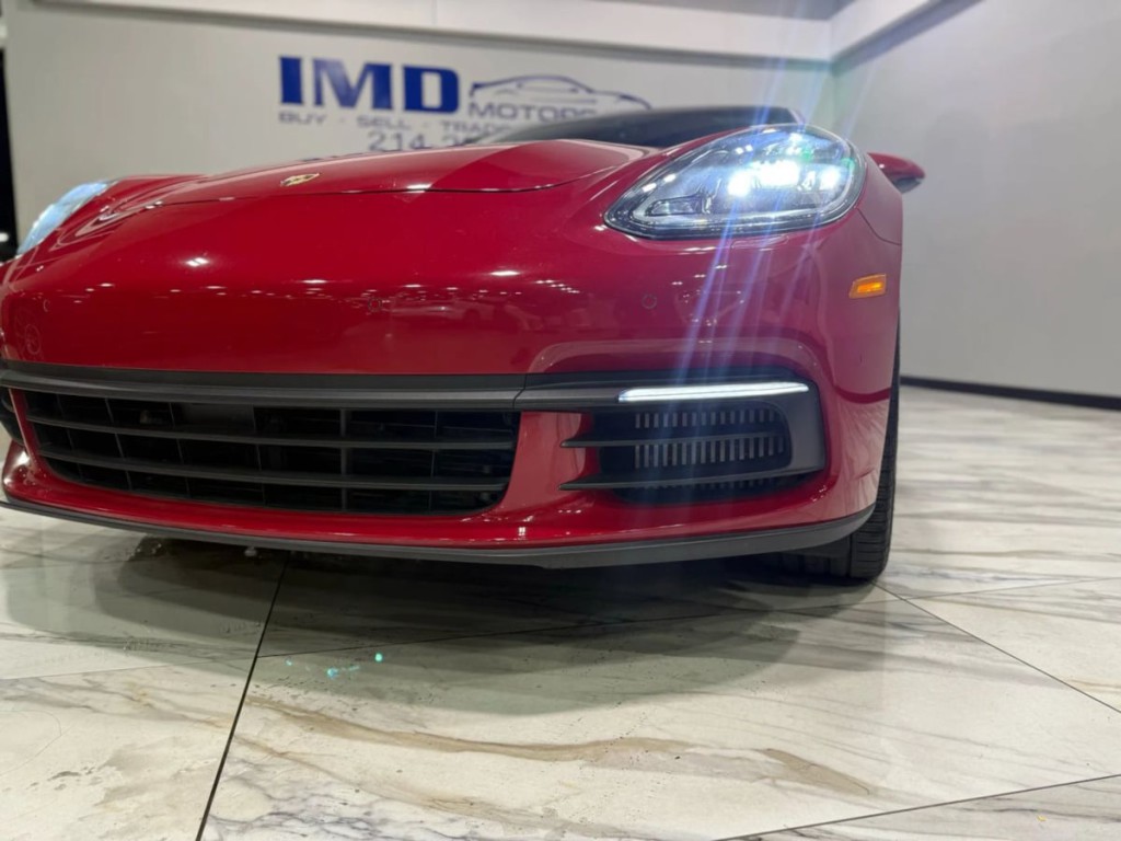 2018 Porsche Panamera Image 6