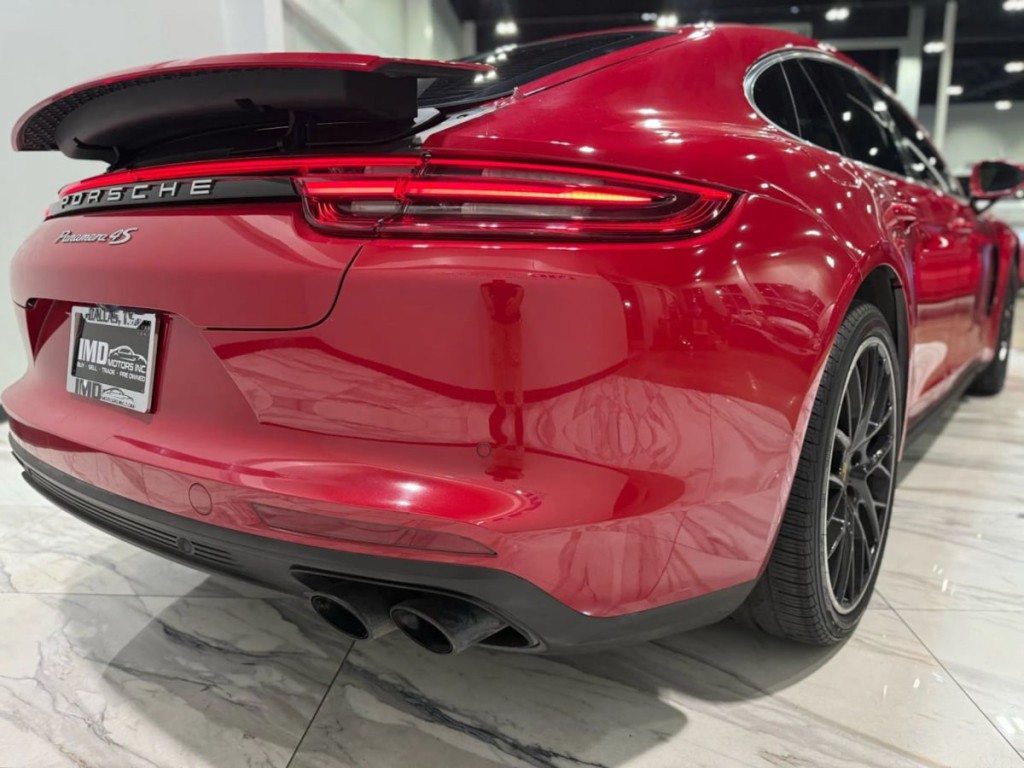 2018 Porsche Panamera Image 10