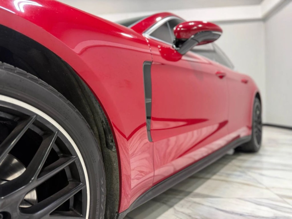 2018 Porsche Panamera Image 13