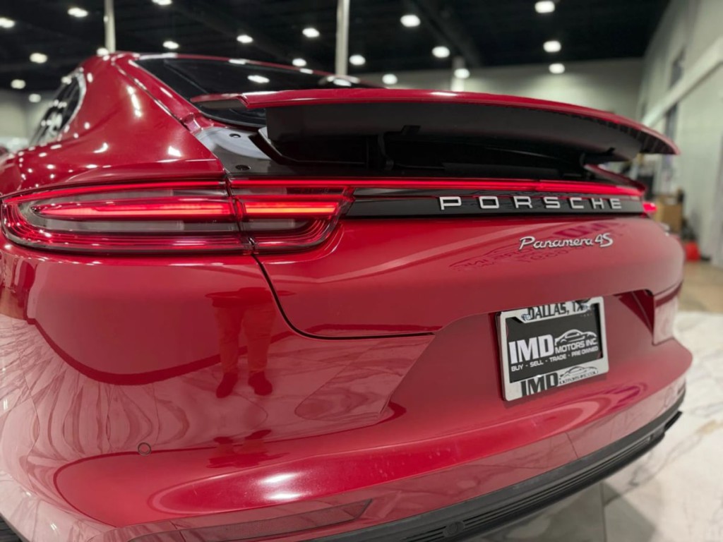 2018 Porsche Panamera Image 15