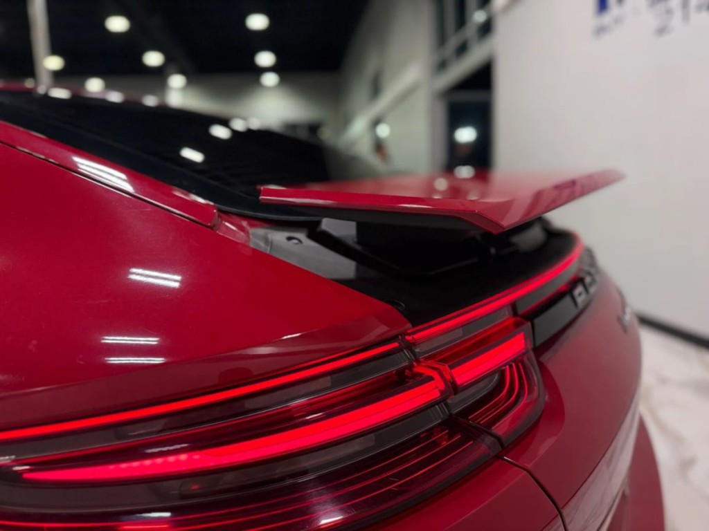 2018 Porsche Panamera Image 16