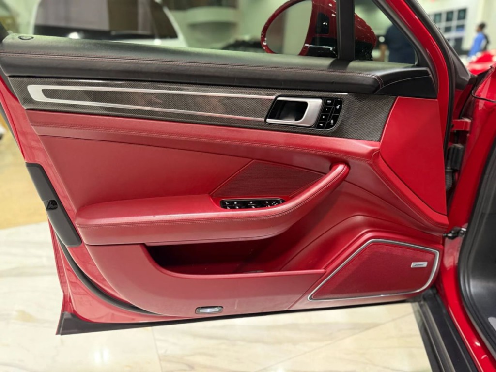 2018 Porsche Panamera Image 19