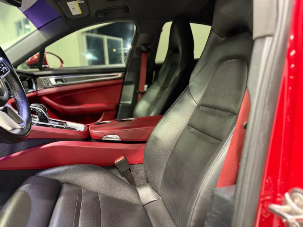 2018 Porsche Panamera Image 21