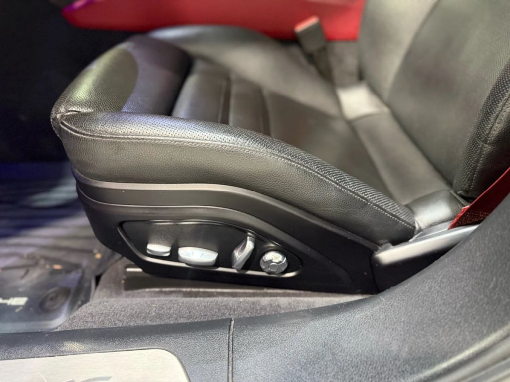 2018 Porsche Panamera Image 22