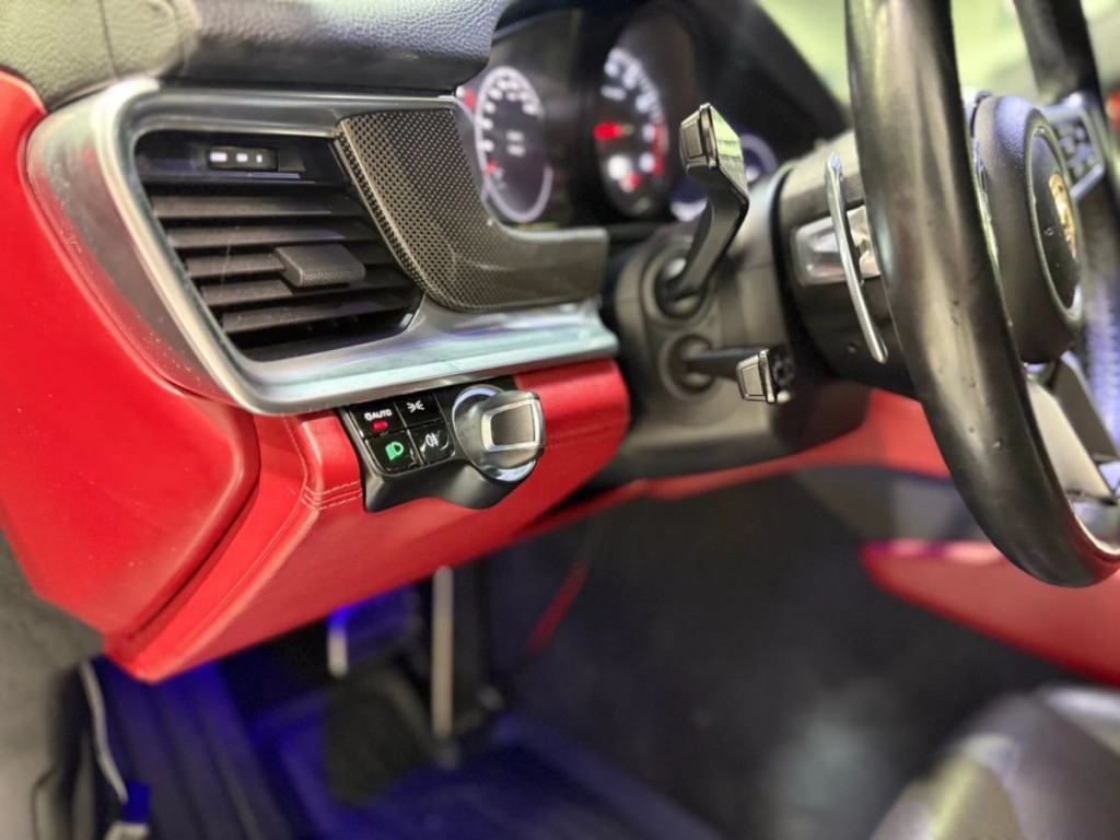 2018 Porsche Panamera Image 23