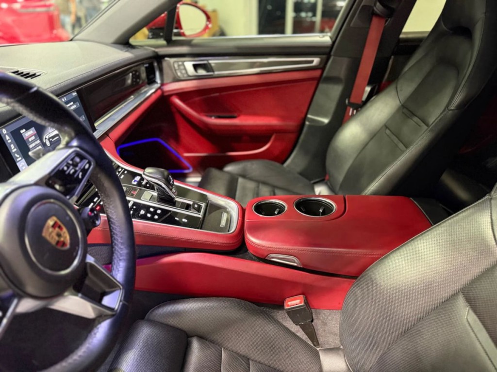 2018 Porsche Panamera Image 24