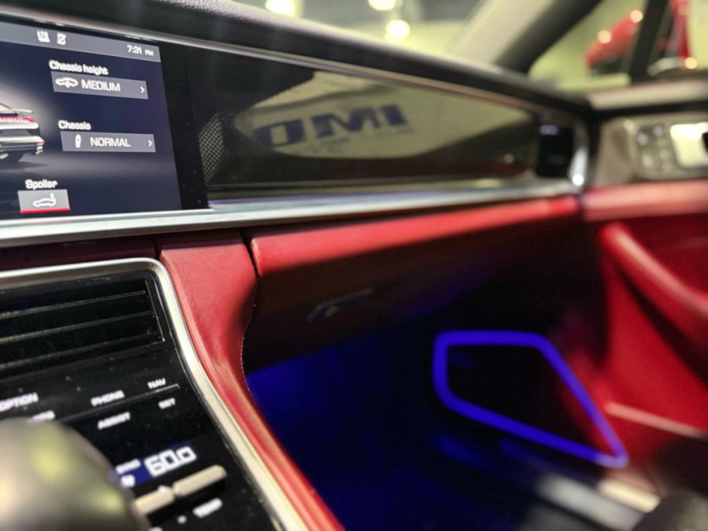 2018 Porsche Panamera Image 32