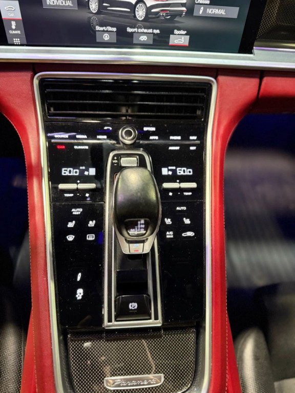 2018 Porsche Panamera Image 36