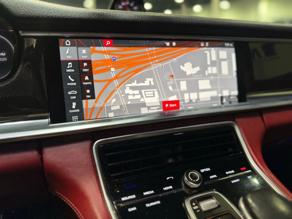 2018 Porsche Panamera Image 37