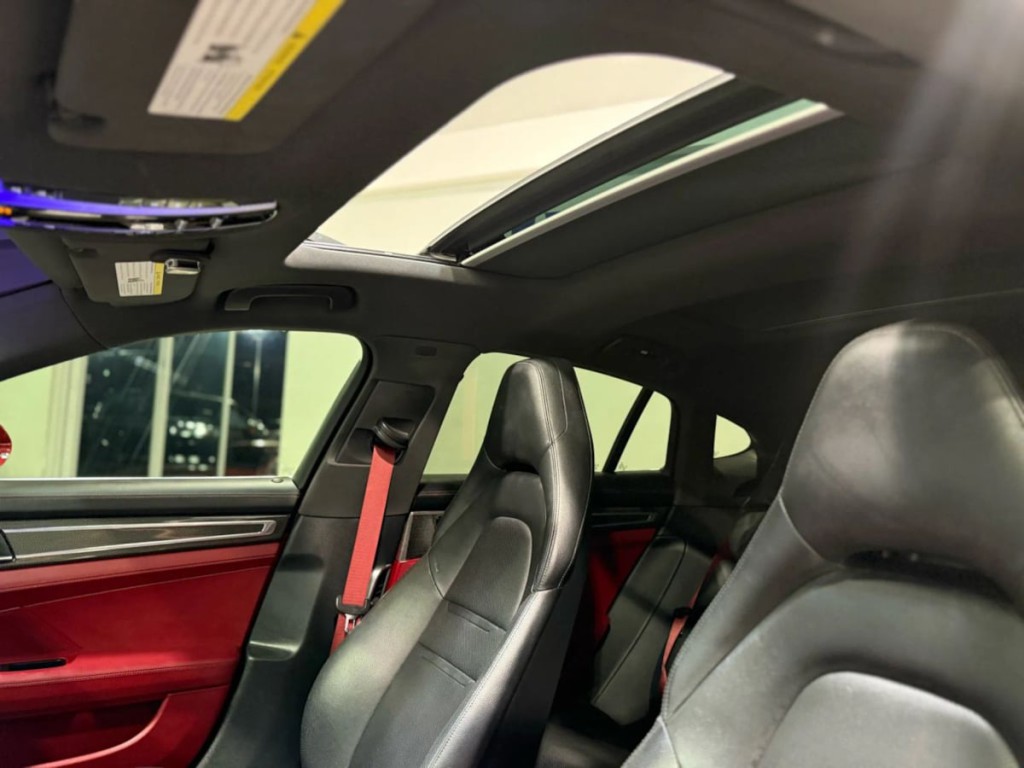 2018 Porsche Panamera Image 38