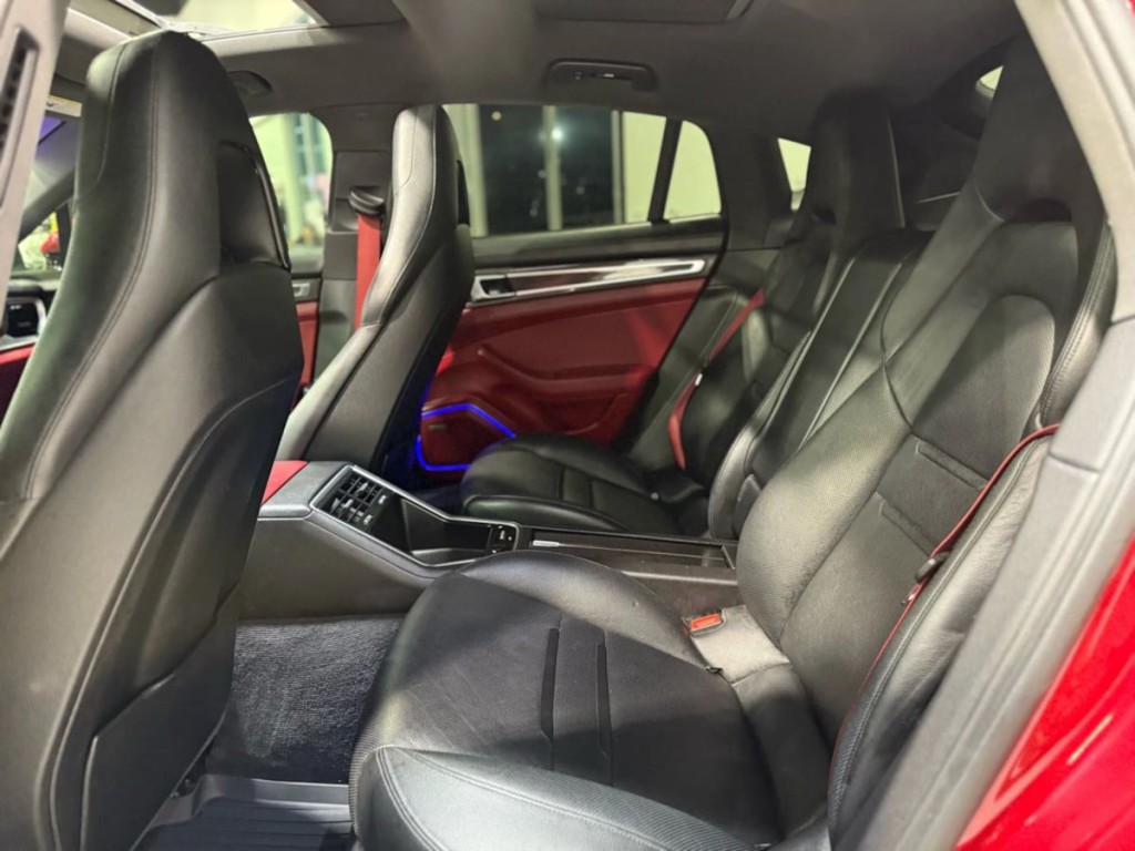 2018 Porsche Panamera Image 41