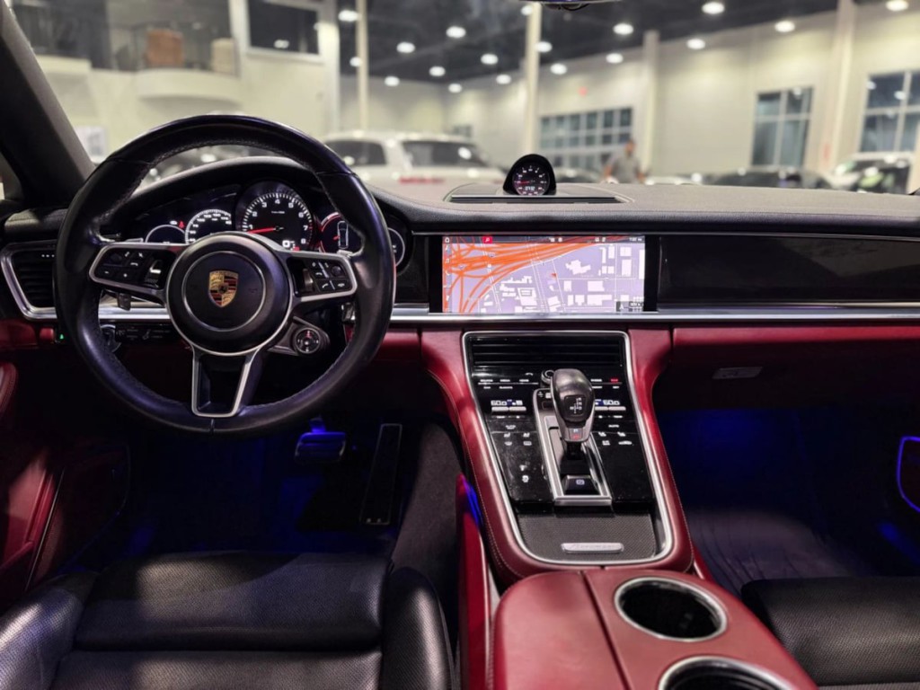 2018 Porsche Panamera Image 43