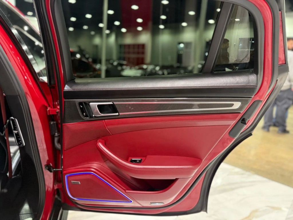 2018 Porsche Panamera Image 46