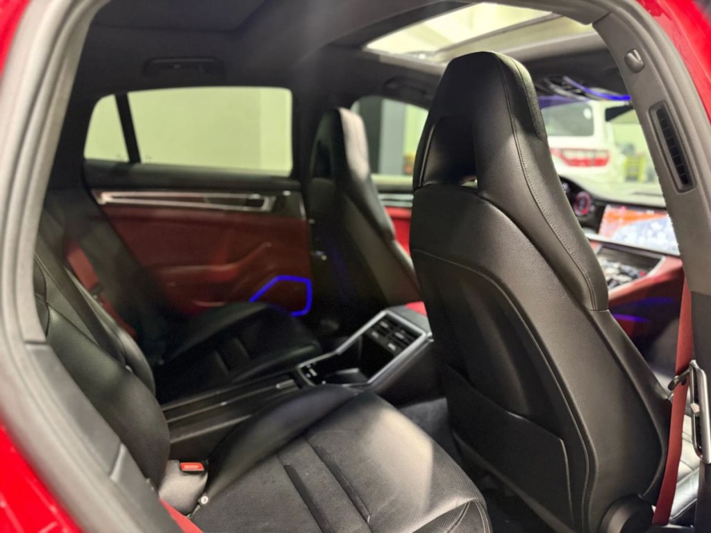 2018 Porsche Panamera Image 47