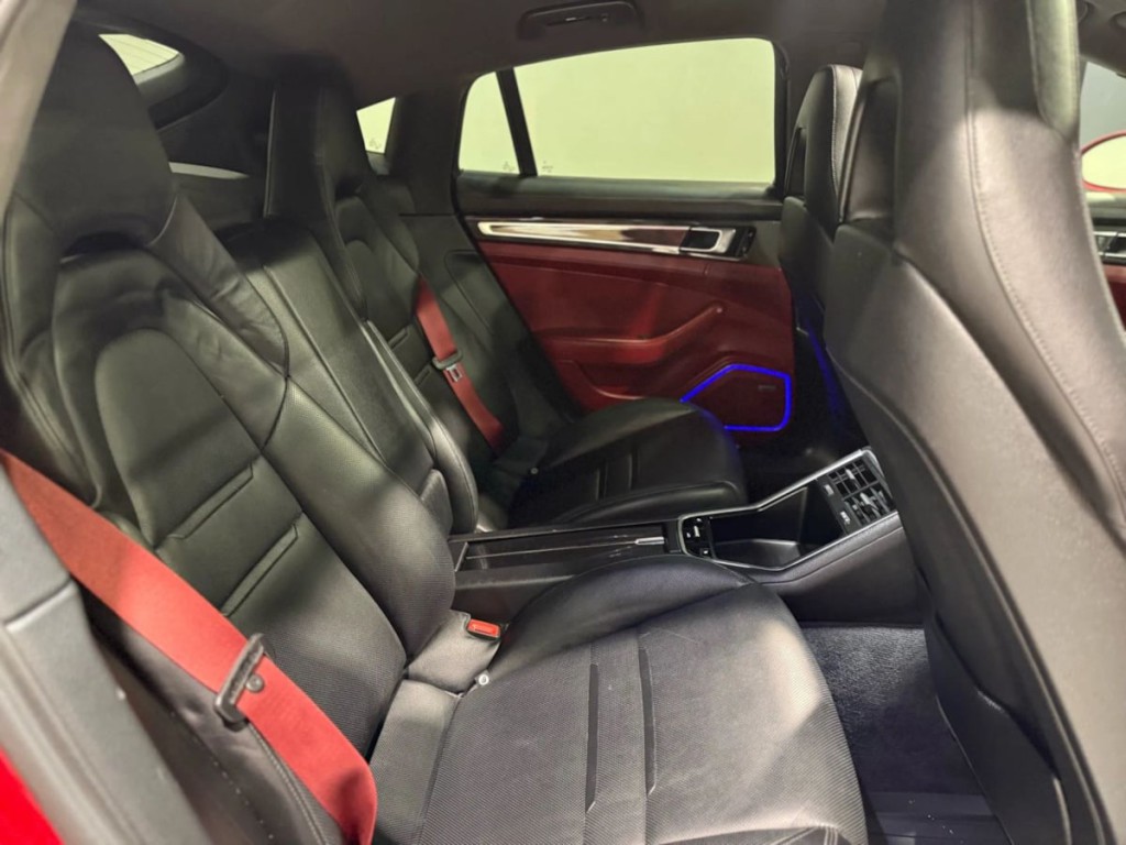 2018 Porsche Panamera Image 48