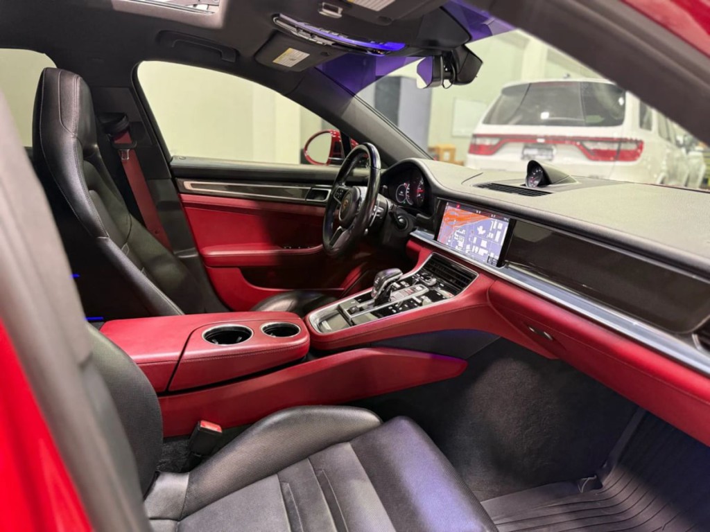 2018 Porsche Panamera Image 50