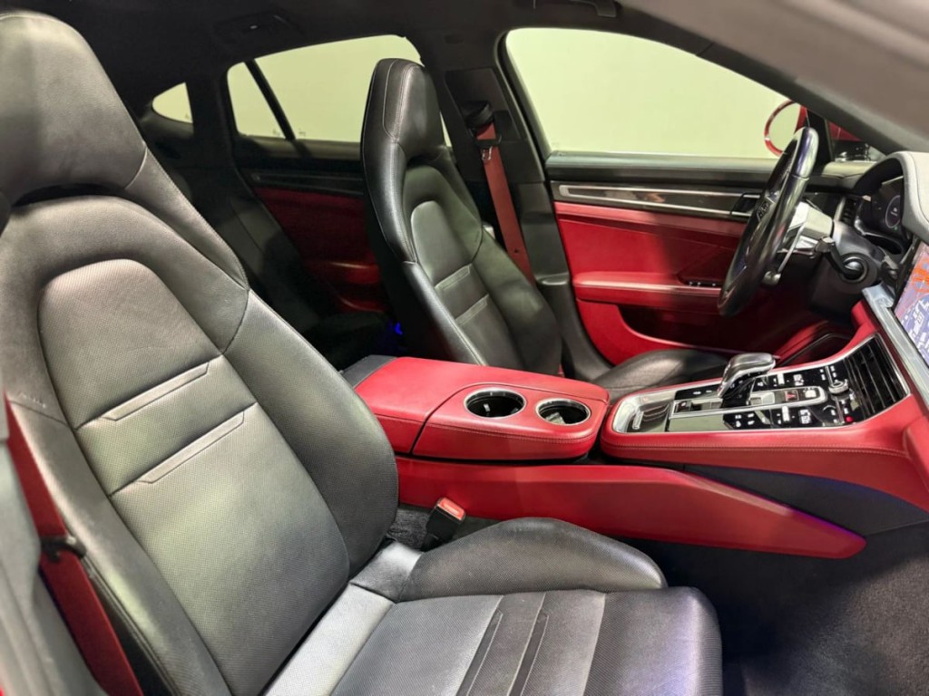 2018 Porsche Panamera Image 51