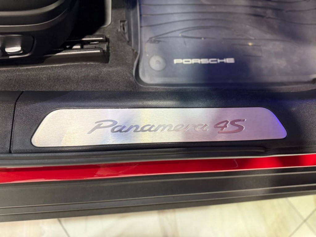 2018 Porsche Panamera Image 52