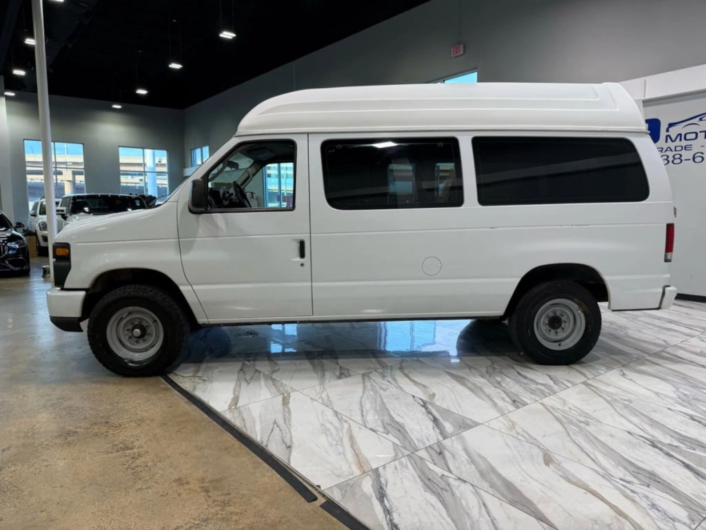 2014 Ford Econoline Image 8