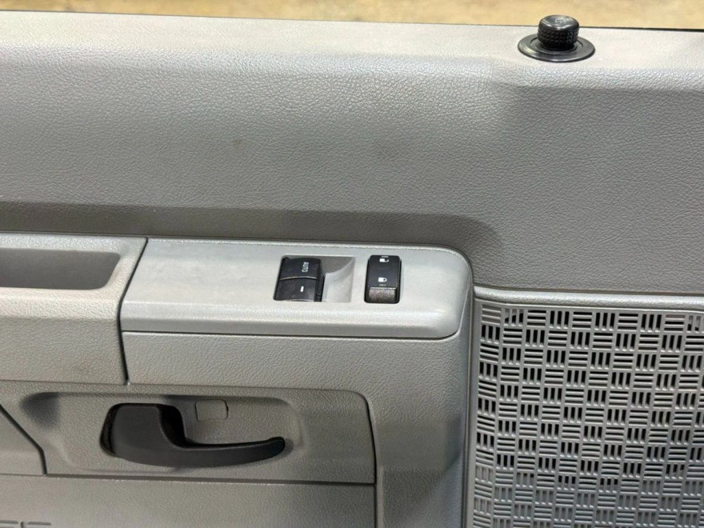 2014 Ford Econoline Image 10