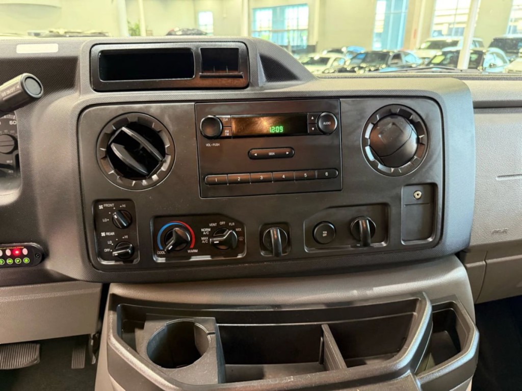 2014 Ford Econoline Image 14