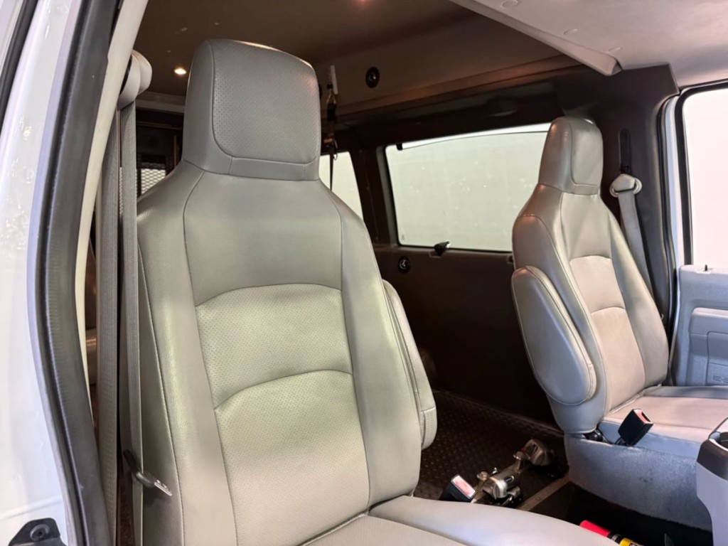 2014 Ford Econoline Image 18