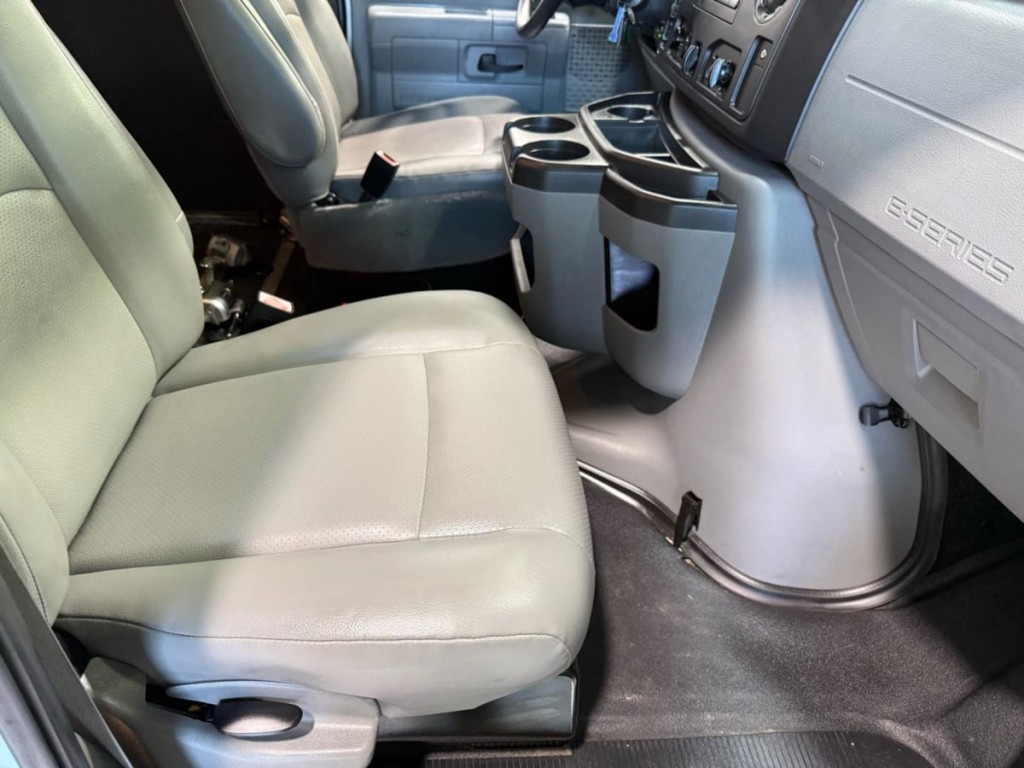 2014 Ford Econoline Image 19