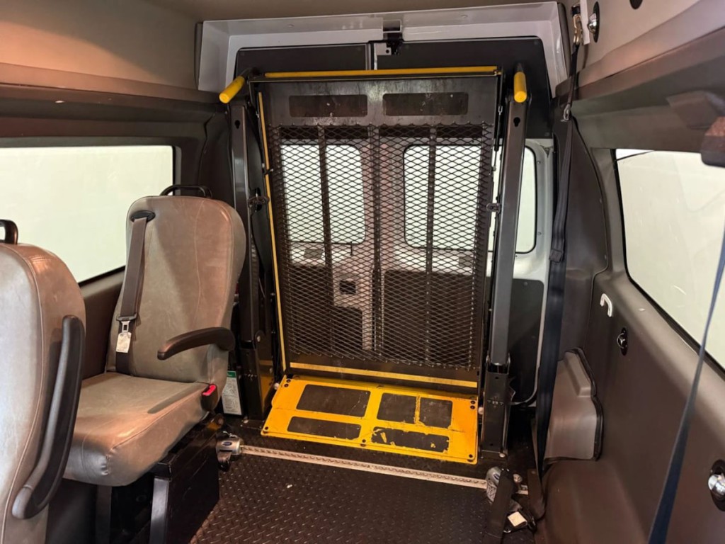 2014 Ford Econoline Image 23