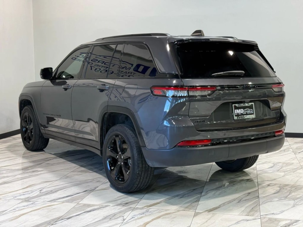 2023 Jeep Grand Cherokee Image 8
