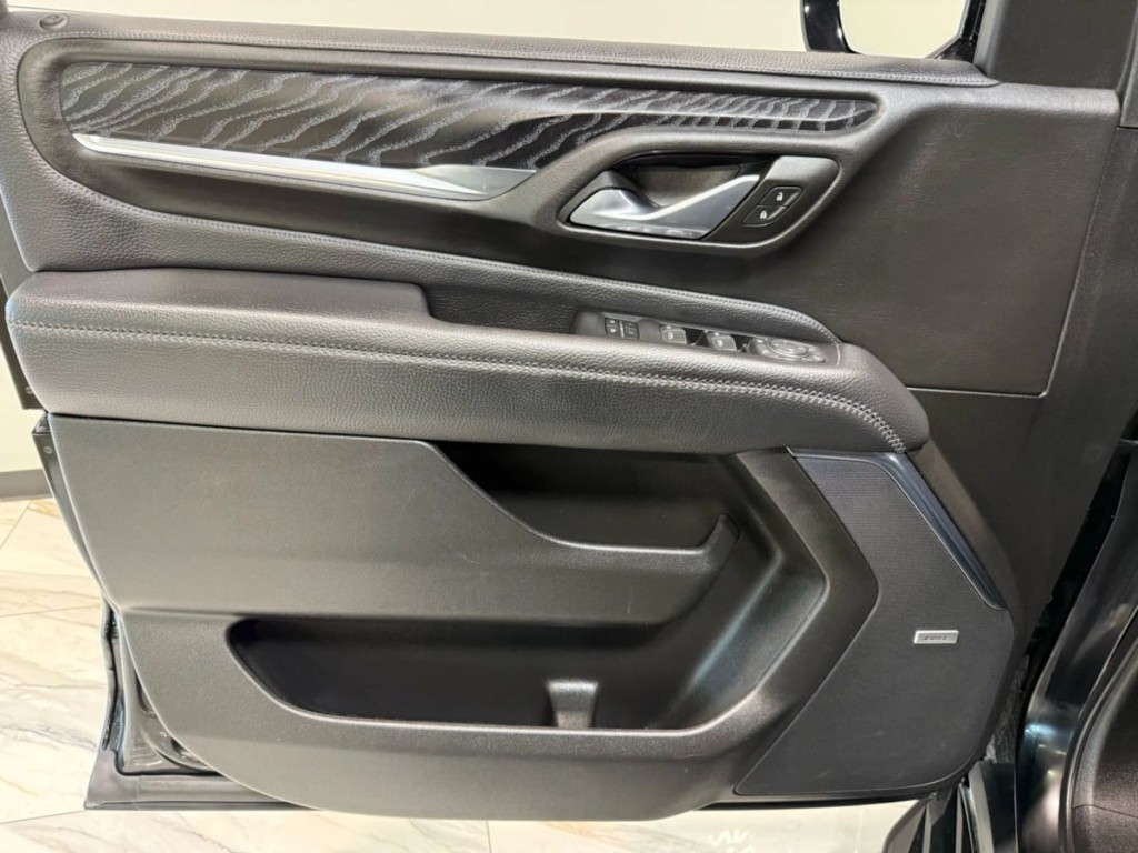 2023 GMC Yukon Image 12