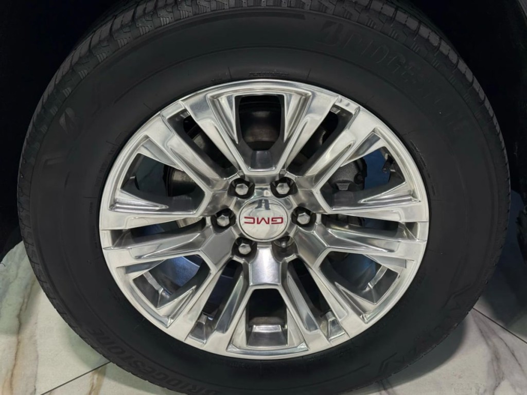 2023 GMC Yukon Image 33