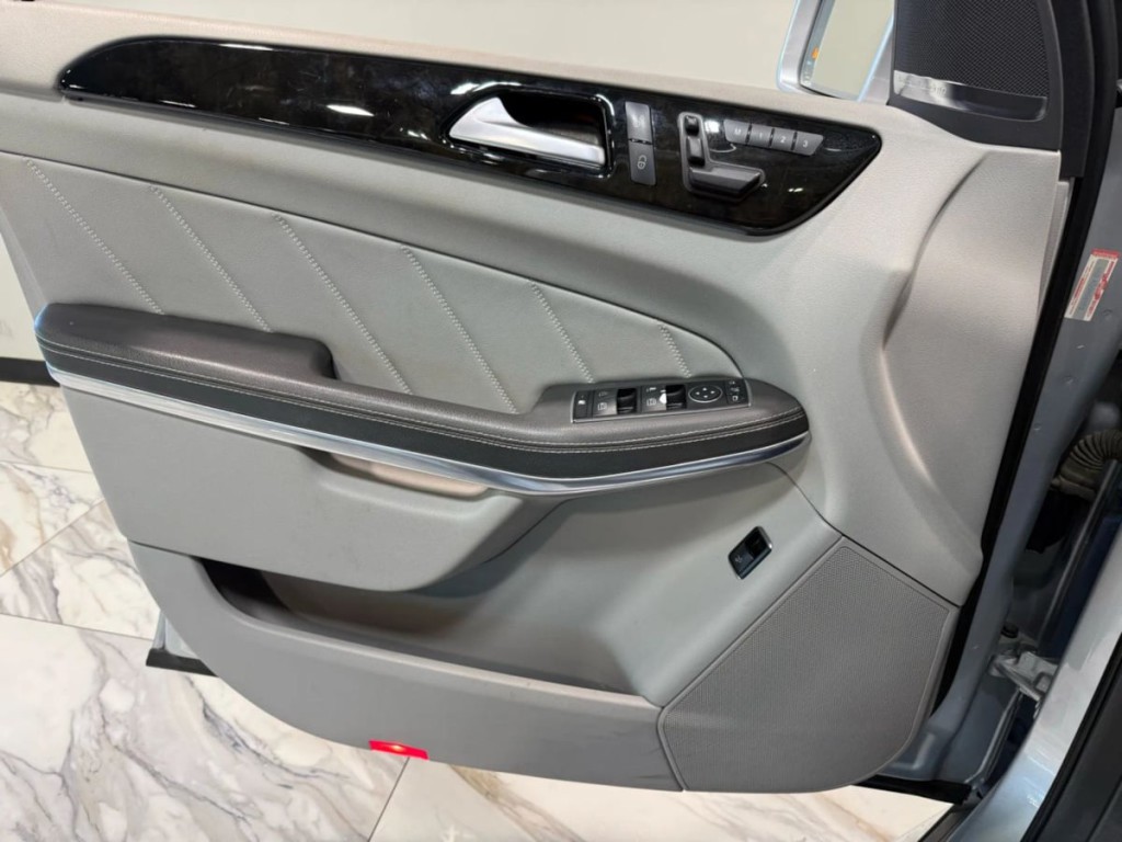 2016 Mercedes-Benz GL-Class Image 21