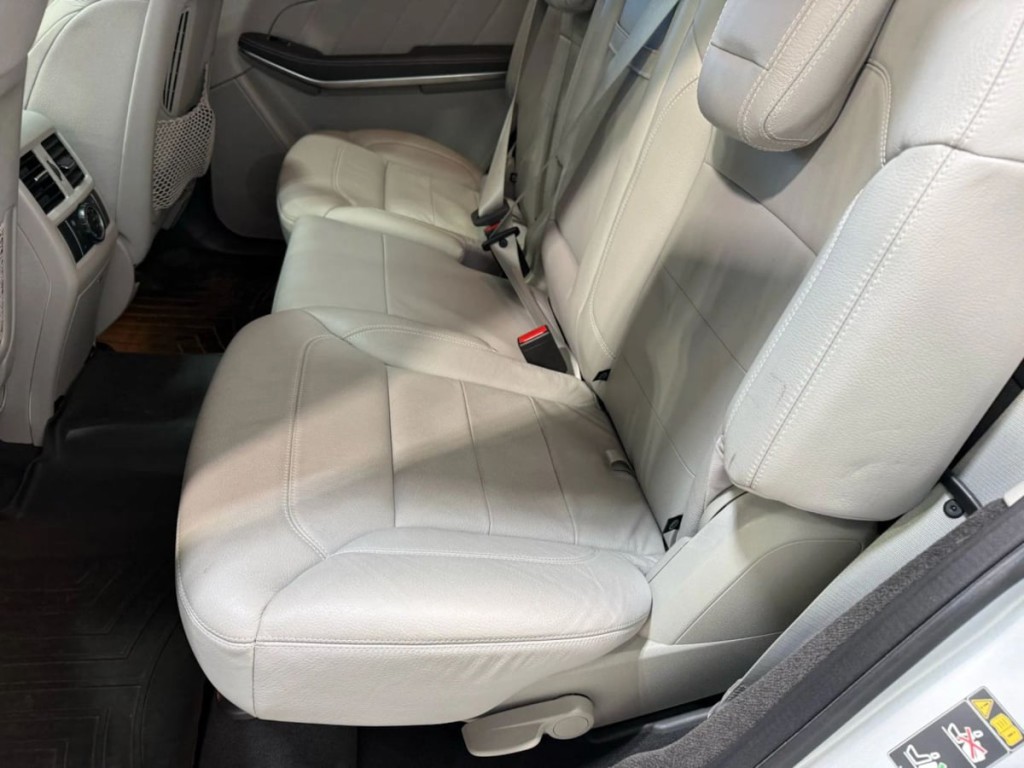 2016 Mercedes-Benz GL-Class Image 26