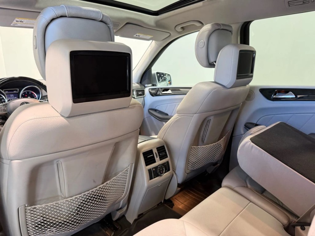 2016 Mercedes-Benz GL-Class Image 28