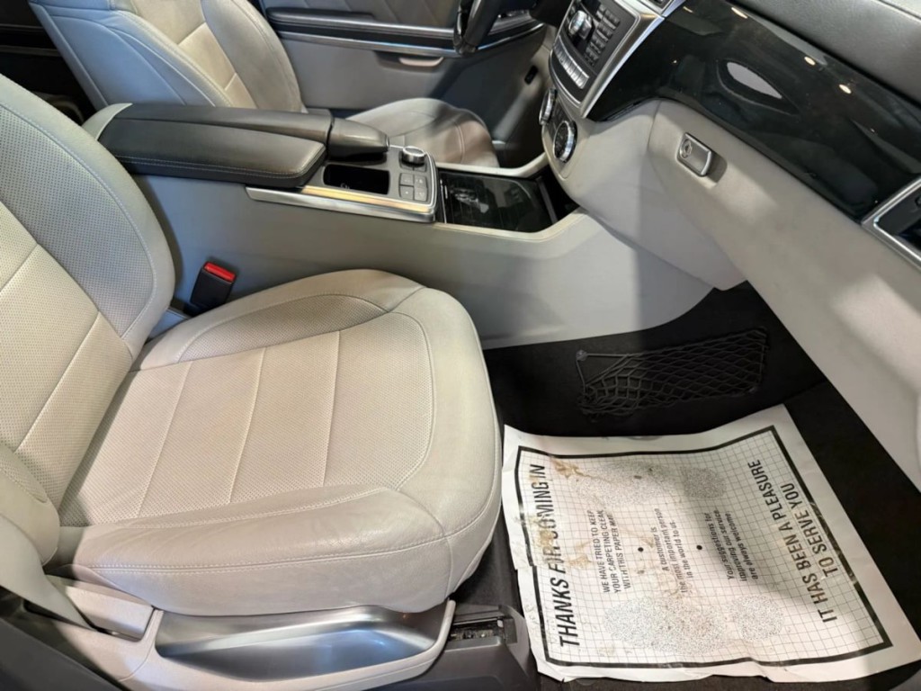 2016 Mercedes-Benz GL-Class Image 32