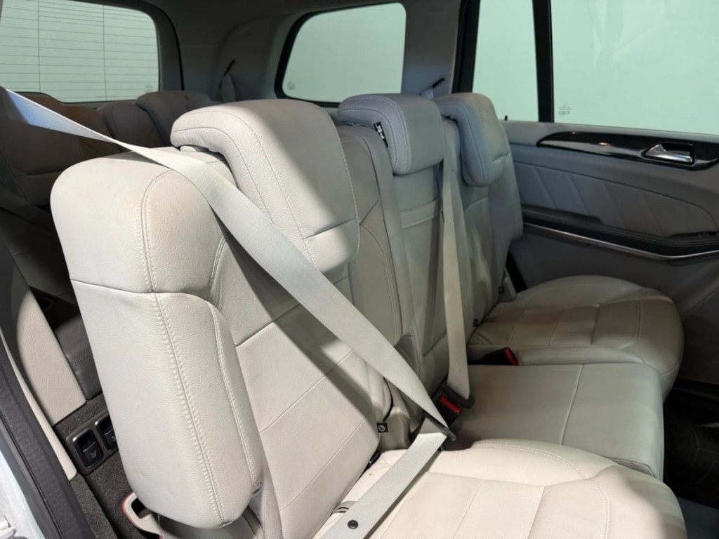 2016 Mercedes-Benz GL-Class Image 33