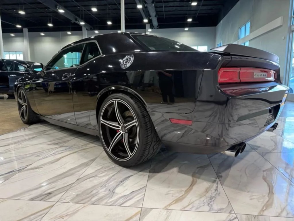2008 Dodge Challenger Image 9