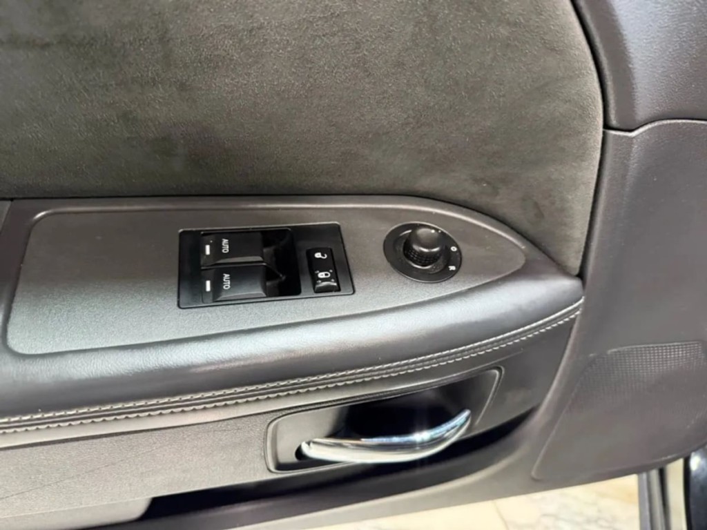 2008 Dodge Challenger Image 12