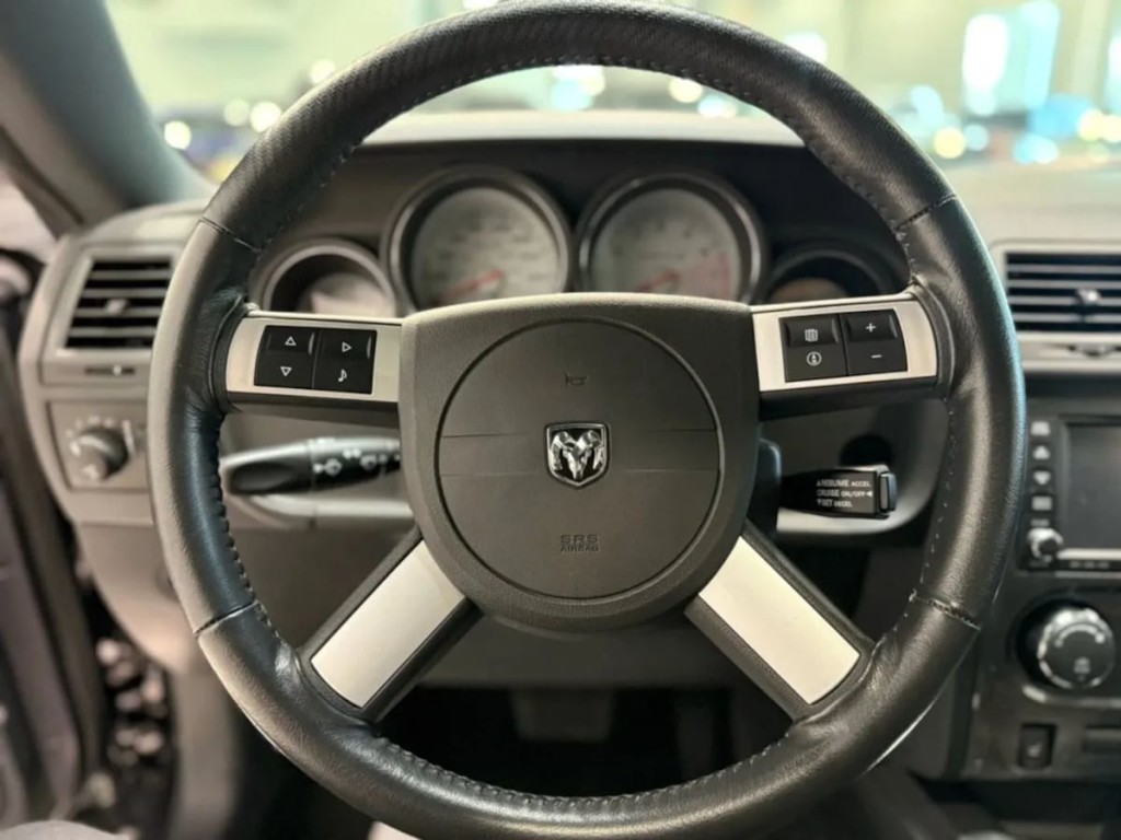 2008 Dodge Challenger Image 14