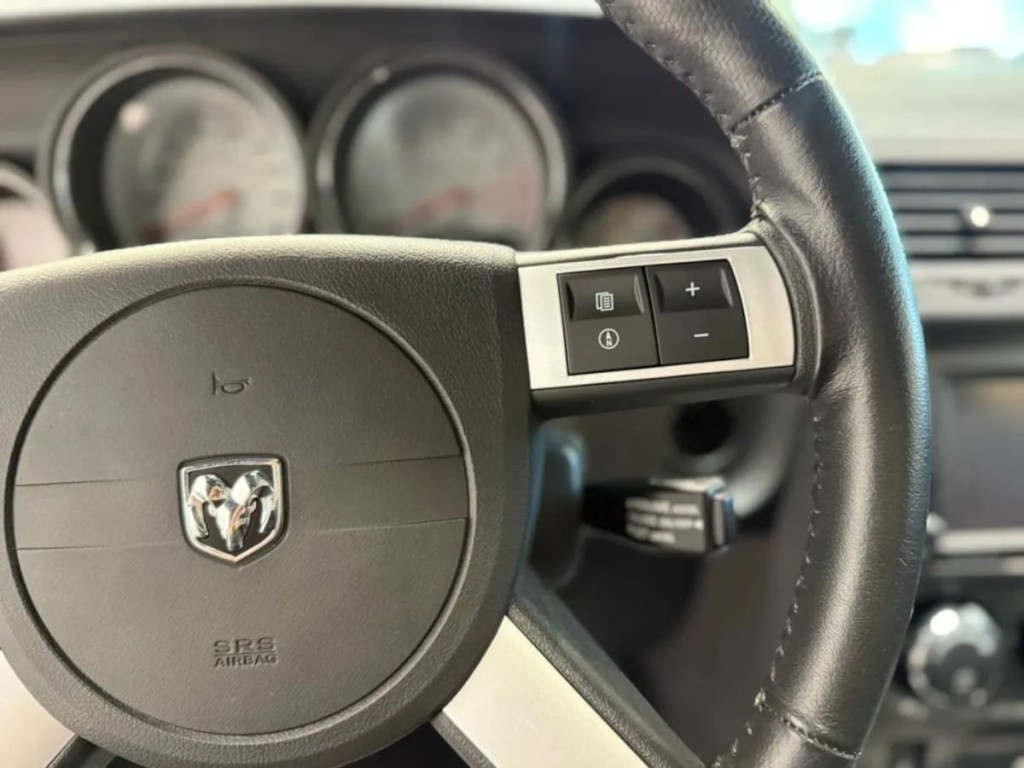 2008 Dodge Challenger Image 16