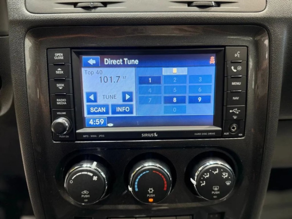 2008 Dodge Challenger Image 17