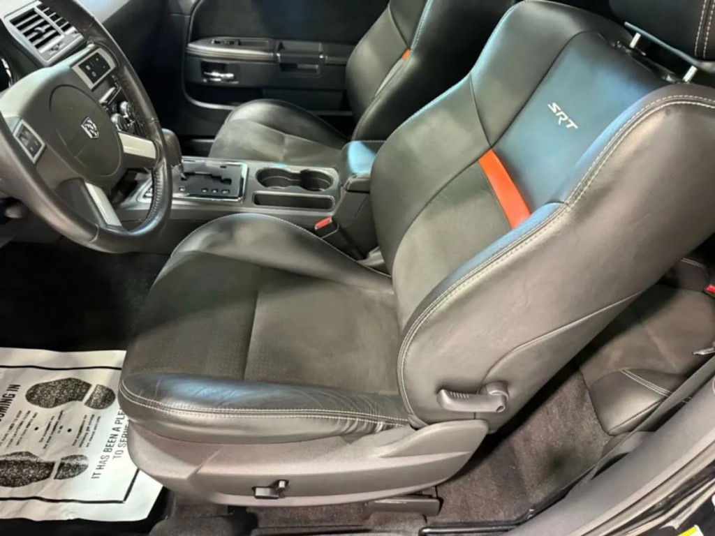 2008 Dodge Challenger Image 21