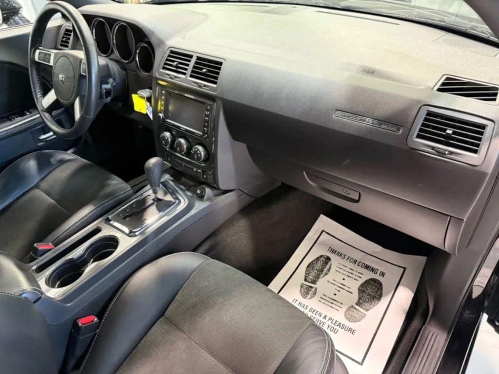 2008 Dodge Challenger Image 25