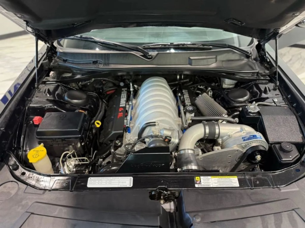 2008 Dodge Challenger Image 32