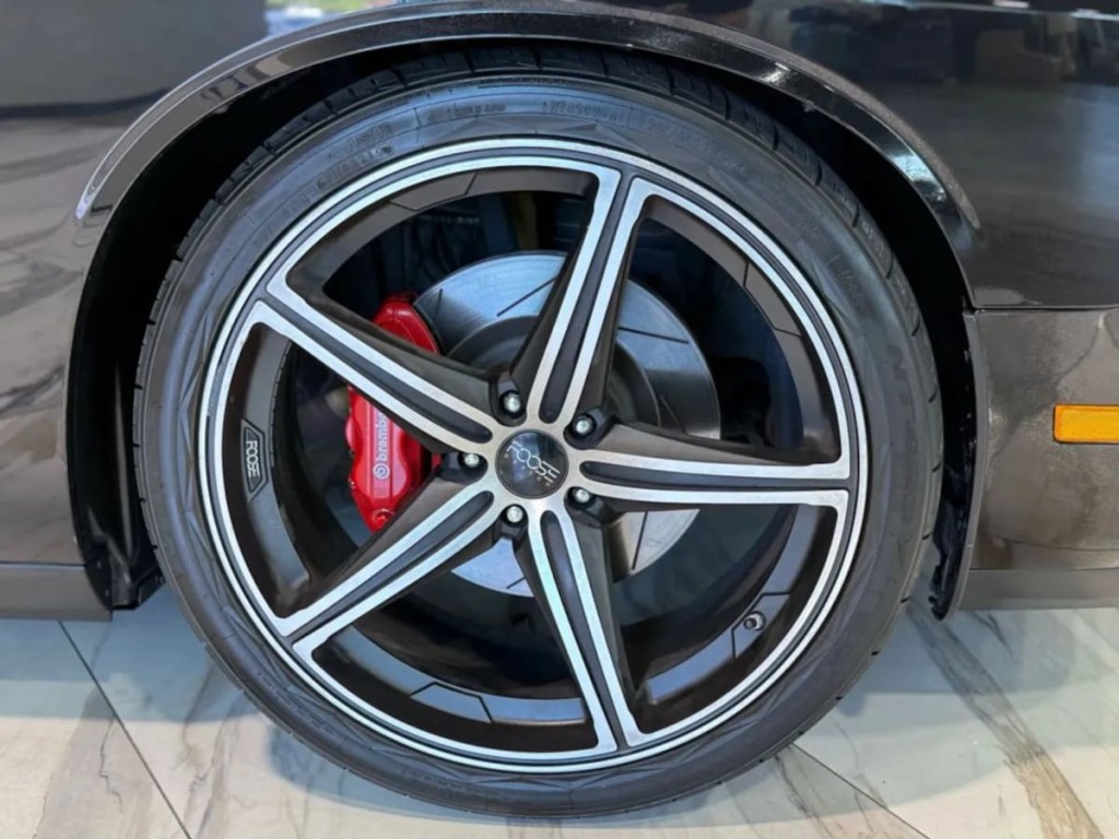 2008 Dodge Challenger Image 33