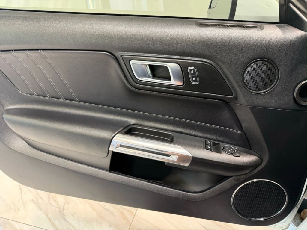 2018 Ford Mustang Image 19